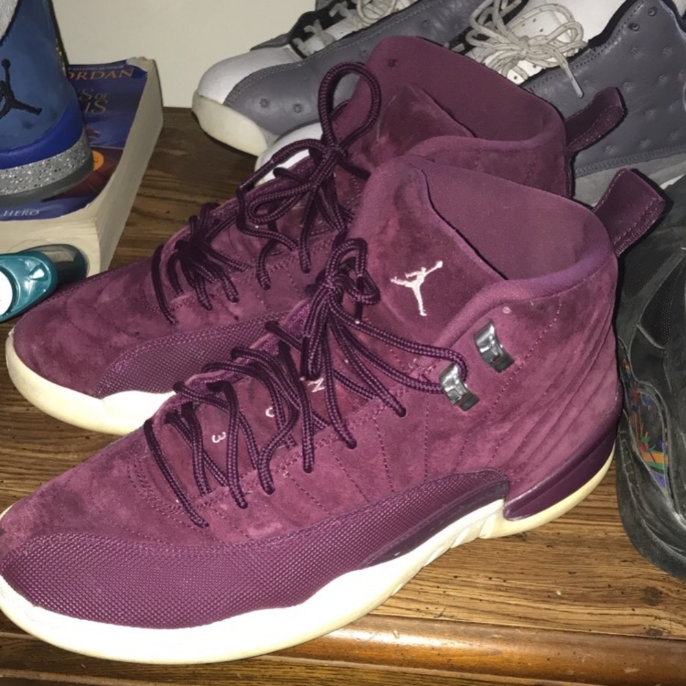 Jordan 12 maroon